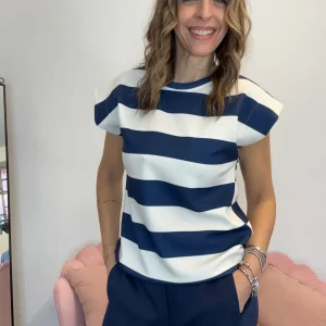 La maglie con le alette a righe