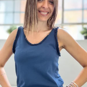 La canotta Ami con le frangette