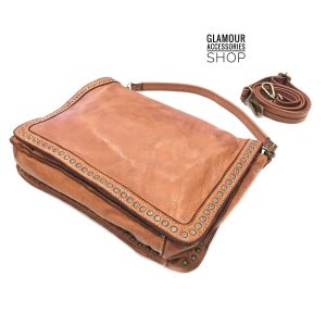 borsa  pelle con patta borchiata maxi